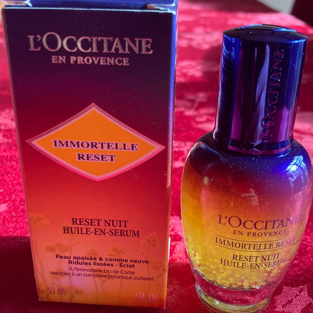 Immortelle reset, smoothed and revitalized skin, smoothed fine lines and youth.